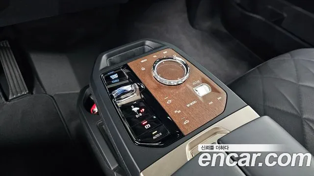 BMW iX 2022 thumb 8