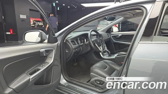 Volvo S60 2016 thumb 10