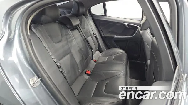Volvo S60 2016 thumb 11