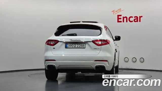 Maserati Levante 2017 thumb 4