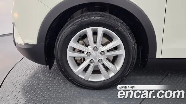 KG_Mobility_Ssangyong TIBOLI 2015 thumb 5