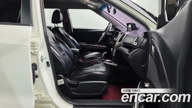 KG_Mobility_Ssangyong TIBOLI 2015 thumb 11