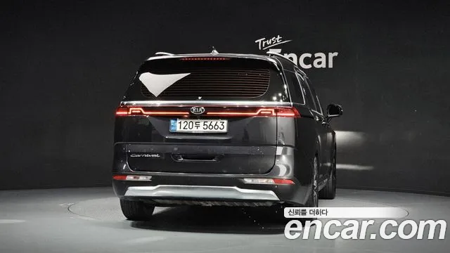 Kia Carnival 2021 thumb 4