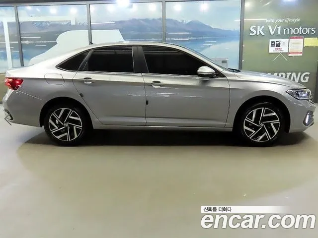 Volkswagen Jetta 2024 thumb 3