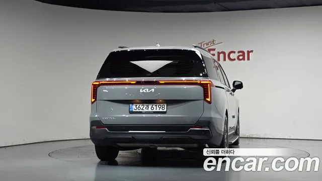 Kia Carnival 2024 thumb 3