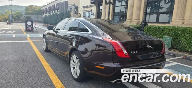 Jaguar XJ 2010 thumb 2
