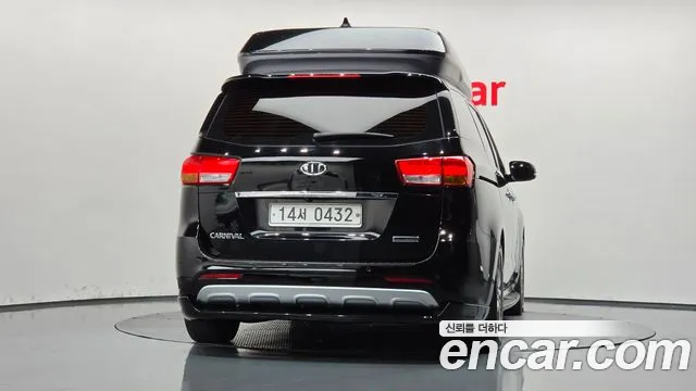 Kia Carnival 2016 thumb 4