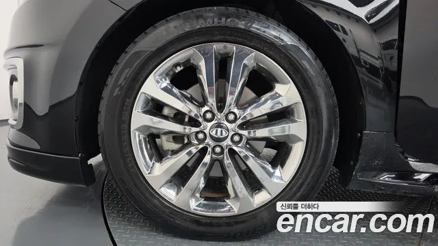 Kia Carnival 2016 thumb 5