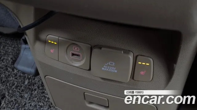 Kia Carnival 2016 thumb 12