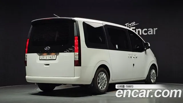 Hyundai Staria 2023 thumb 2