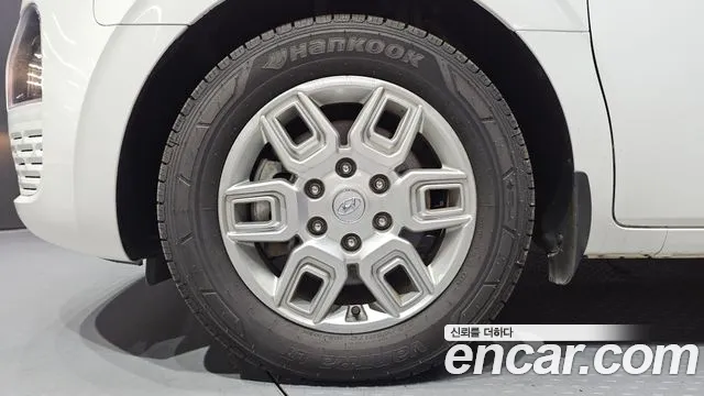 Hyundai Staria 2023 thumb 5
