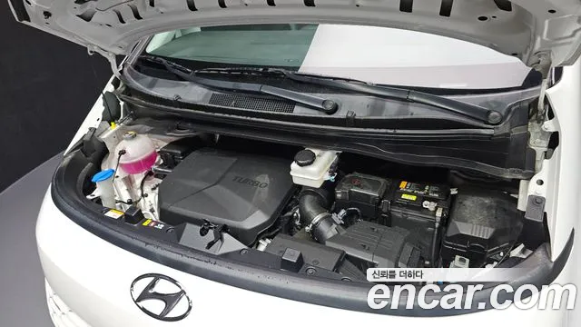 Hyundai Staria 2023 thumb 6