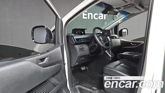 Hyundai Staria 2023 thumb 10