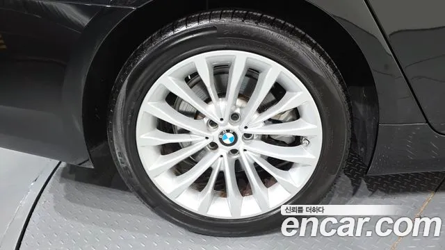 BMW 5-Series 2023 thumb 4