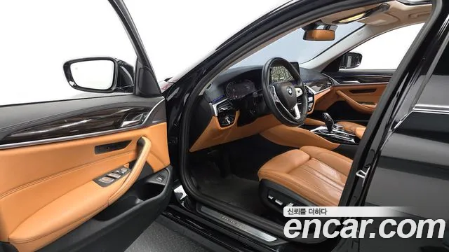 BMW 5-Series 2023 thumb 9