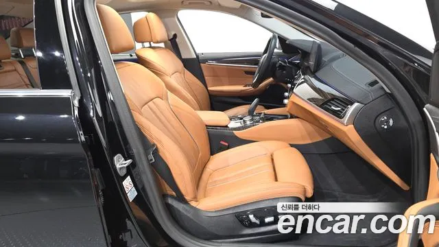 BMW 5-Series 2023 thumb 10
