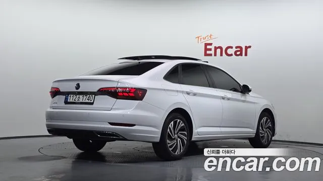 Volkswagen Jetta 2021 thumb 2