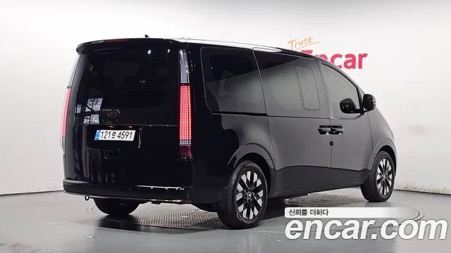 Hyundai Staria 2025 thumb 2