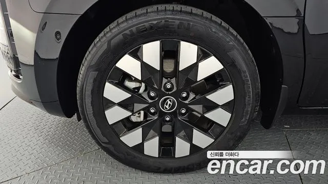 Hyundai Staria 2025 thumb 5