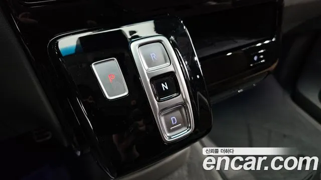 Hyundai Staria 2025 thumb 9