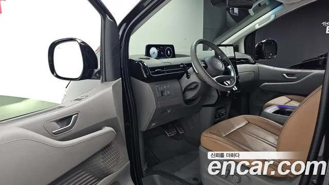 Hyundai Staria 2025 thumb 10