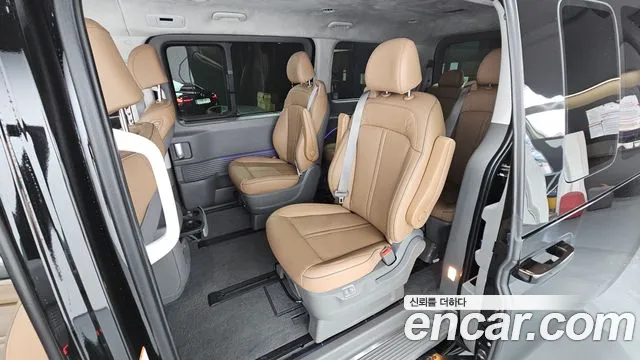 Hyundai Staria 2025 thumb 12