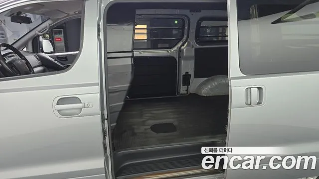 Hyundai Starex 2017 thumb 11
