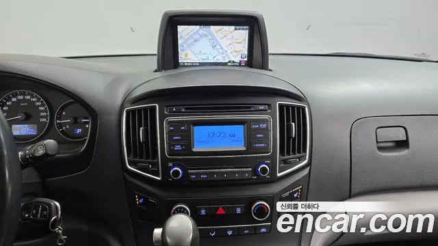 Hyundai Starex 2017 thumb 12