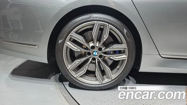 BMW 7-Series 2020 thumb 5