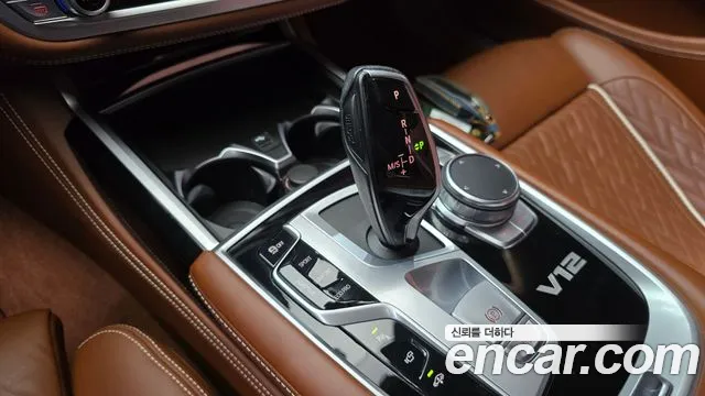 BMW 7-Series 2020 thumb 9