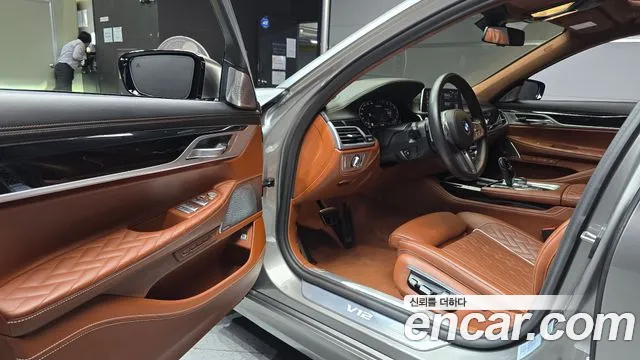 BMW 7-Series 2020 thumb 10