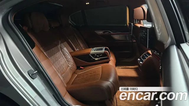BMW 7-Series 2020 thumb 11