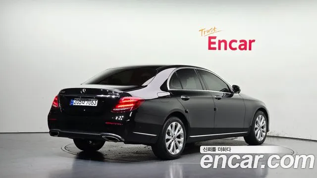 Mercedes-Benz E-Класс 2020 thumb 2