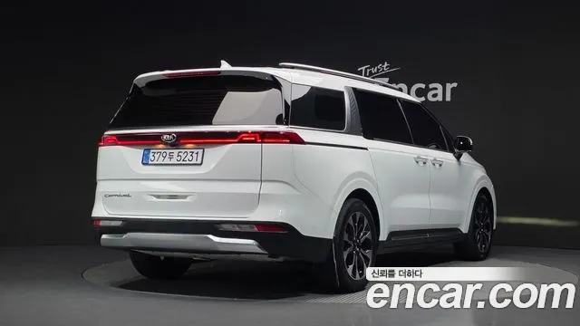 Kia Carnival 2021 thumb 2