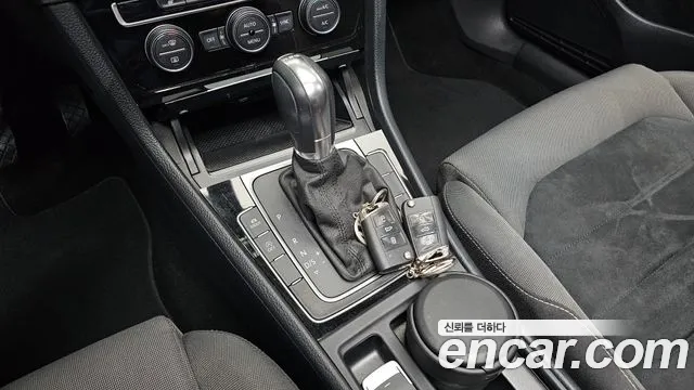Volkswagen Golf Sportsvan 2015 thumb 9