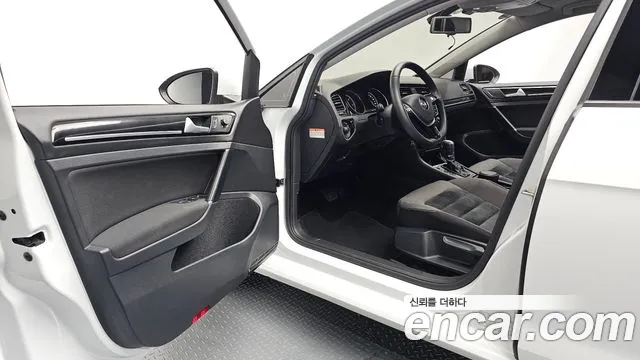 Volkswagen Golf Sportsvan 2015 thumb 10