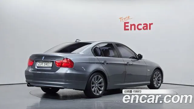 BMW 3-Series 2011 thumb 2