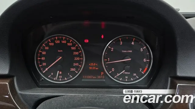BMW 3-Series 2011 thumb 8