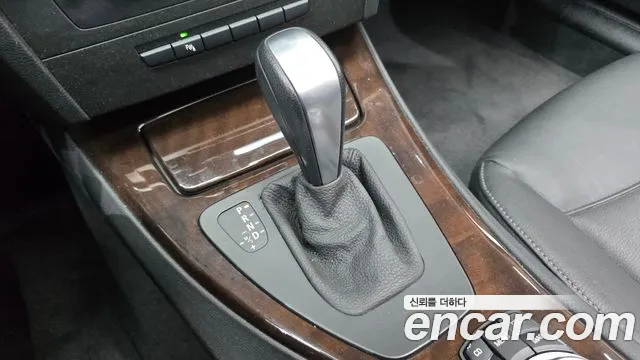 BMW 3-Series 2011 thumb 9