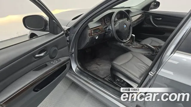 BMW 3-Series 2011 thumb 10