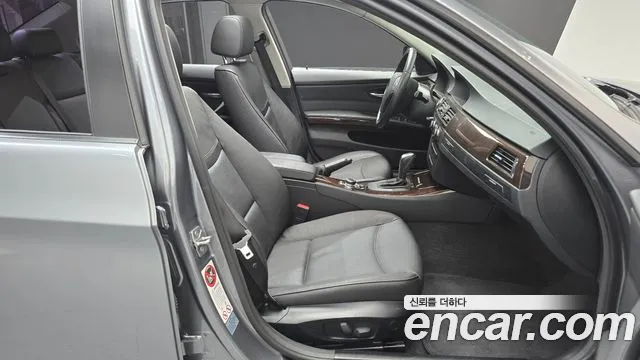 BMW 3-Series 2011 thumb 11