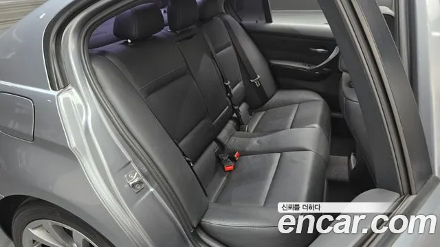 BMW 3-Series 2011 thumb 12