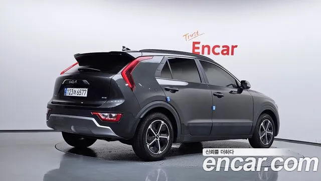 Kia Niro 2023 thumb 2