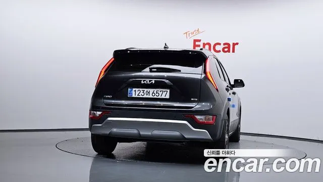 Kia Niro 2023 thumb 4