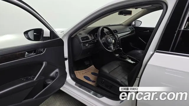 Volkswagen Passat (North America and China) 2015 thumb 10