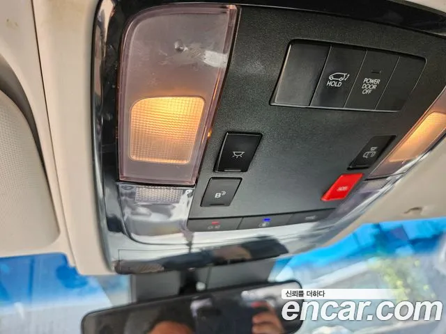 Hyundai Staria 2023 thumb 7
