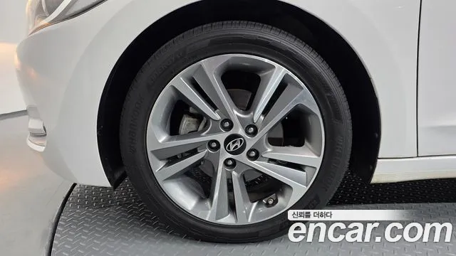 Hyundai Avante 2017 thumb 4
