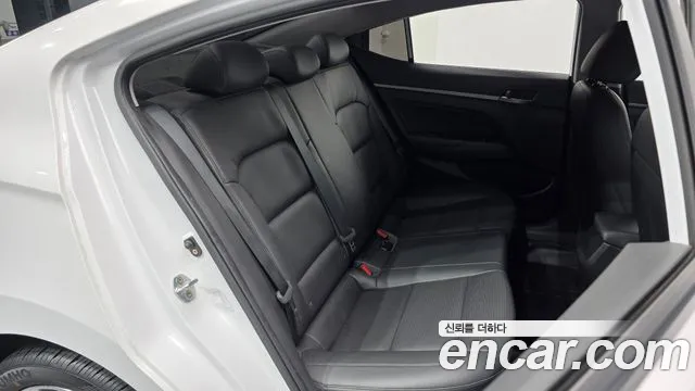 Hyundai Avante 2017 thumb 10