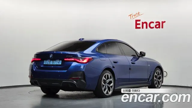 BMW i4 2023 thumb 2