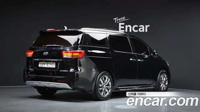 Kia Carnival 2015 thumb 2